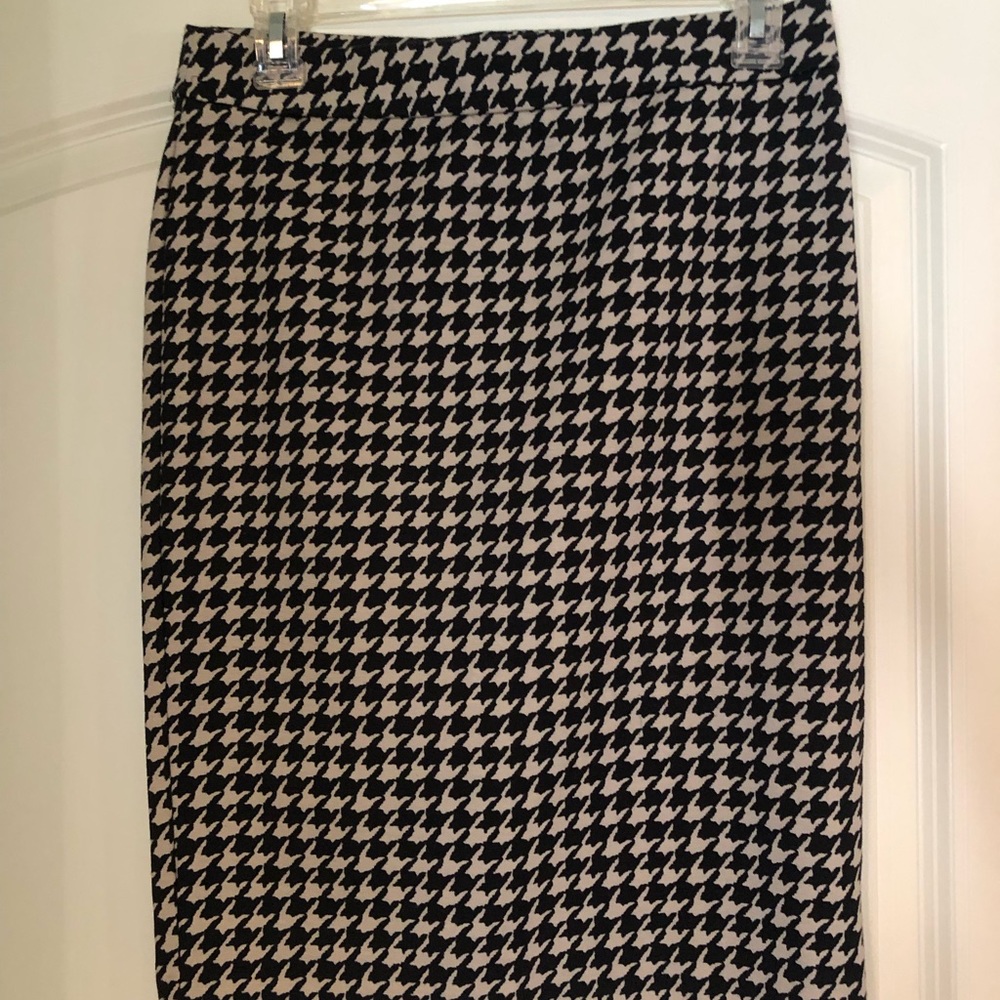 Elle Houndstooth stretchy pencil skirt